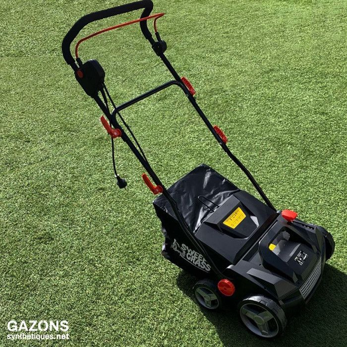 AGCO Brosseuse électrique aspirante Gazon synthétique 1800 Watts