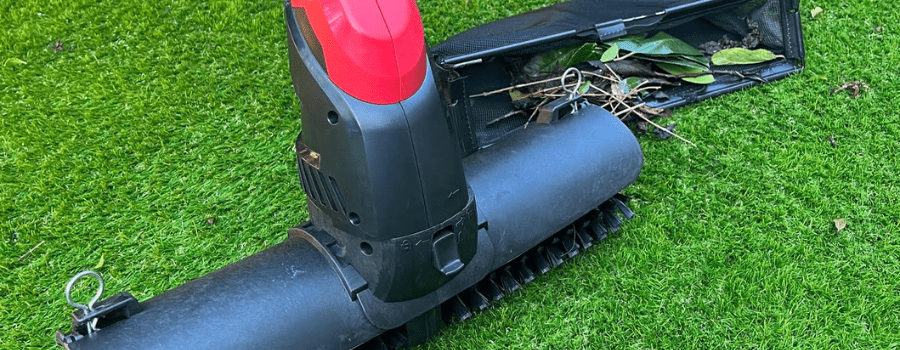 entretien du gazon synthetique brosse sweepy grass