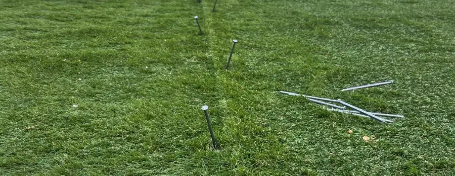 fixation de la pelouse artificielle