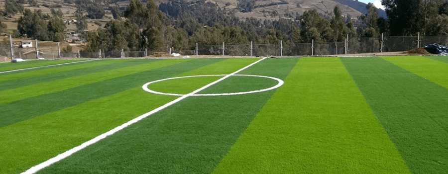 terrain de football en gazon synthetique