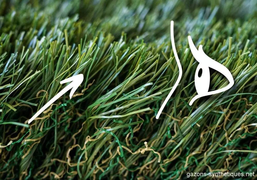 poser se pelouse artificielle les brins inclinés vers soi