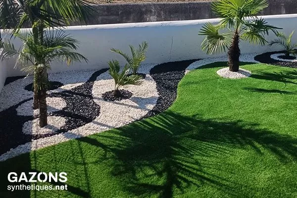 gazon synthétique pour jardin en pente